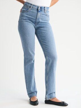 Abercrombie & Fitch Ultra High Rise 90s Straight Jeans in Medium Wash